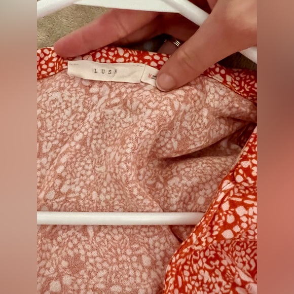 Women’s LUSH collar detail rust red colored sleeveless romper size Medium NWOT - Picture 4 of 8